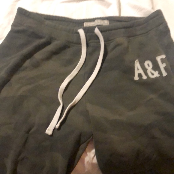Medium Camouflage Pants from Abercrombie&Fitch - Picture 1 of 4